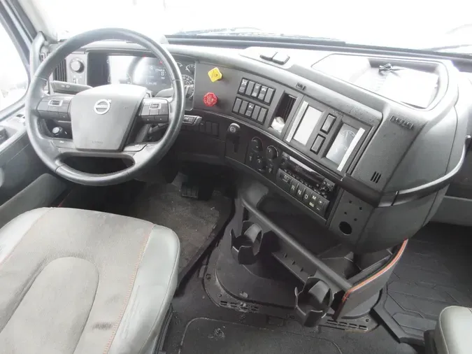 2024 VOLVO VNL64T860