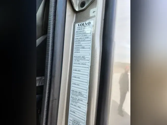 2022 VOLVO VNL64T7603d8eb568193e4b8e73edfaaf5301525e