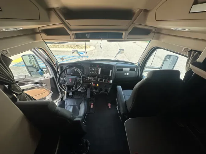 2023 Kenworth T680