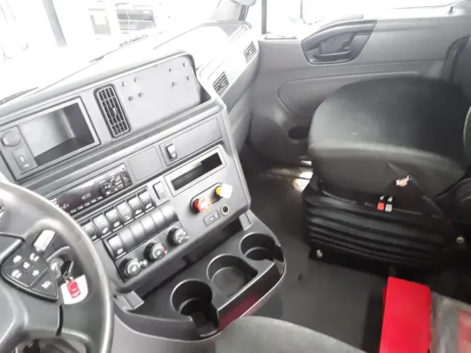 2020 NAVISTAR INTERNATIONAL LT625 DAYCAB T/A3d94f025722605eeb881a71c8aa9d768