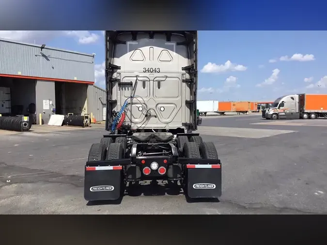 2025 Freightliner Cascadia 126