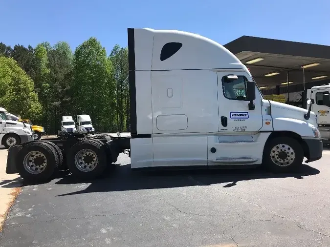 2019 Freightliner X12564ST