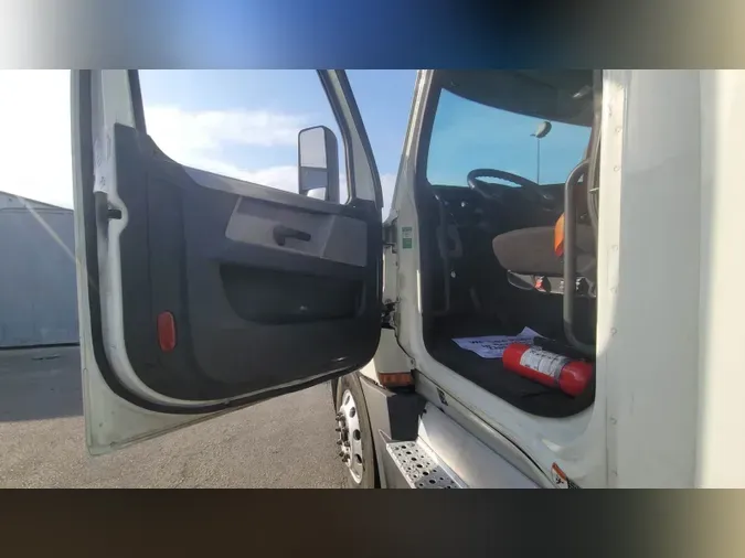 2019 Freightliner Cascadia 126