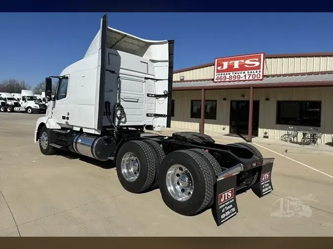 2017 VOLVO VNL64T630