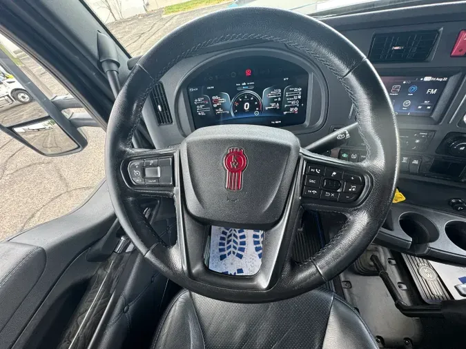 2024 Kenworth W990