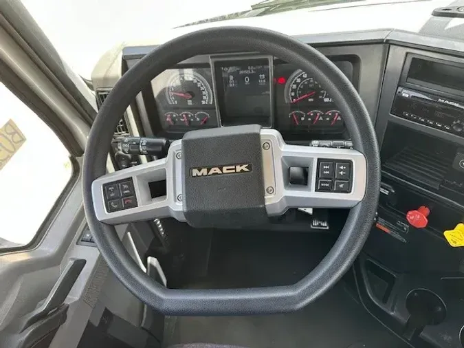 2019 MACK AN64T