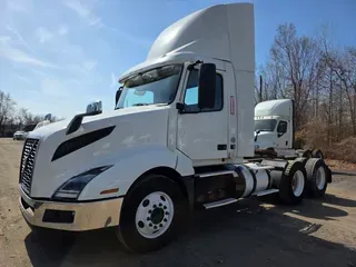 2019 VOLVO VNL64T-300