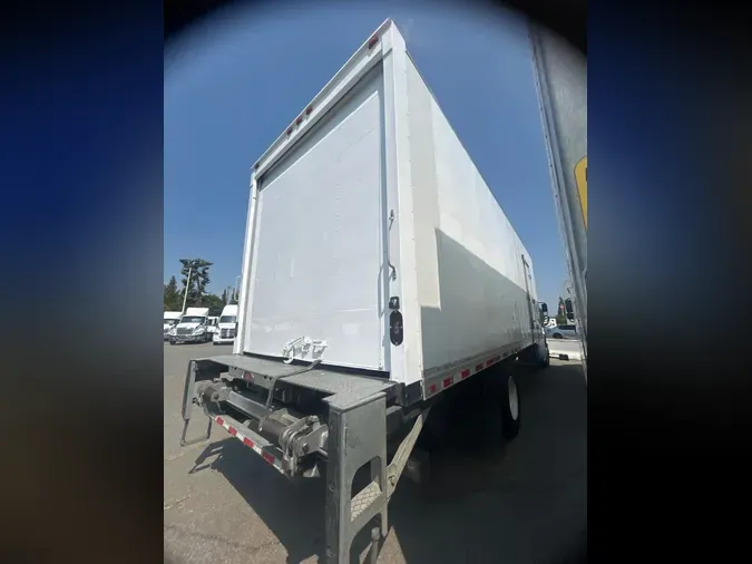 2018 FREIGHTLINER M2 106