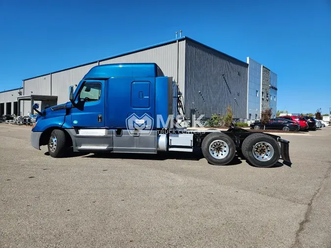 2021 FREIGHTLINER Cascadia 126