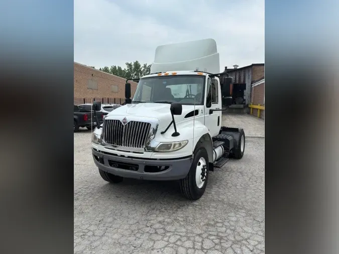 2004 INTERNATIONAL 4400