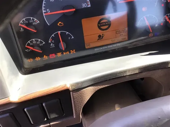 2014 VOLVO VNL300