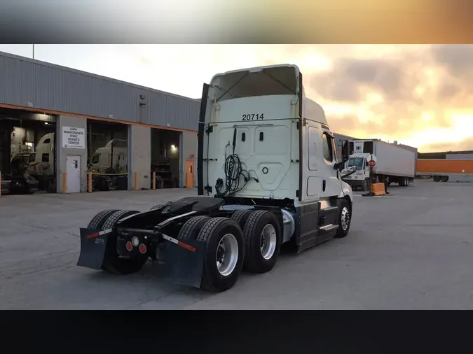 2021 Freightliner Cascadia 1263dcf8e6e44c3926224a350fcd7bf6227