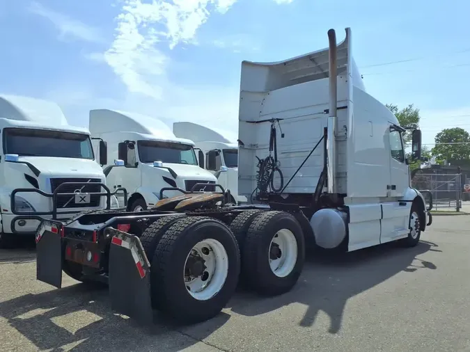 2020 VOLVO VNR64T-640