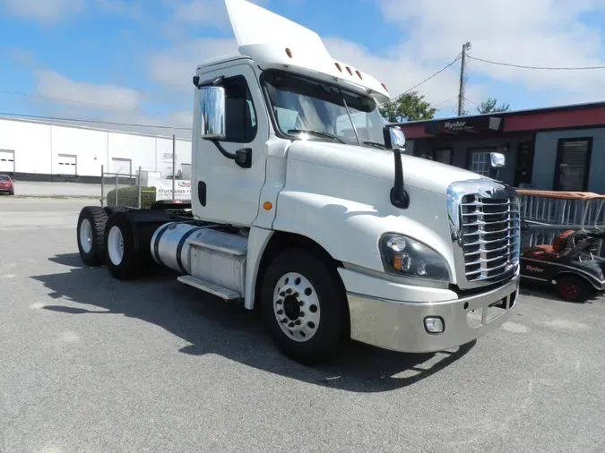 2017 FREIGHTLINER/MERCEDES CASCADIA 125