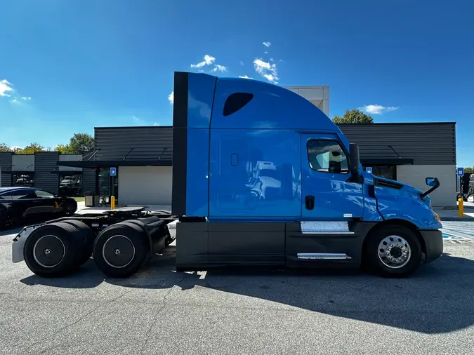 2021 Freightliner Cascadia 126