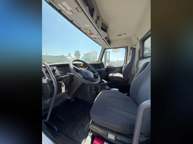 2020 VOLVO VNR42T 3003dddb0ef27a2e04c61bbd2ca78af3e47