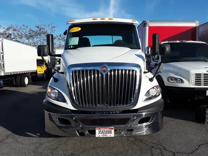 2019 NAVISTAR INTERNATIONAL RH613 DAYCAB S/A