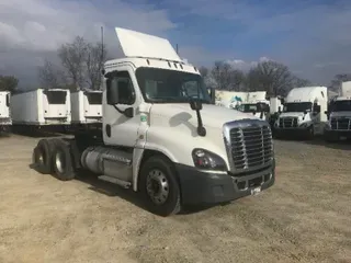 2019 Freightliner X12564ST