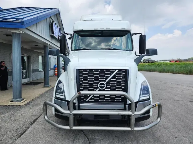 2022 VOLVO VNL64T740