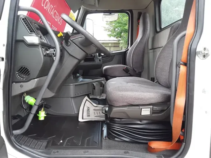 2019 VOLVO VNL64T-300