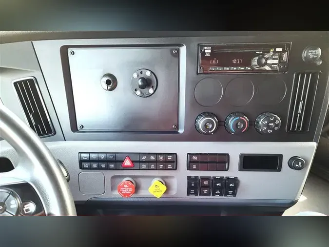 2022 FREIGHTLINER CA126