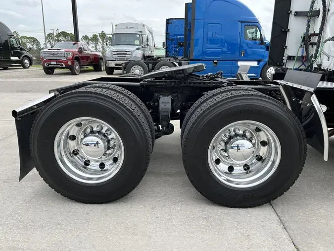 2020 Freightliner Cascadia 126