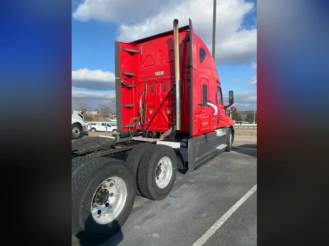 2020 FREIGHTLINER CASCADIA 126