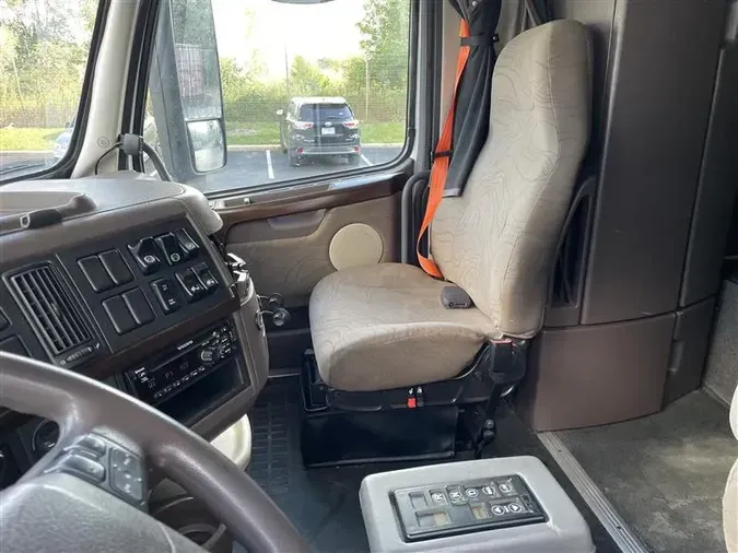 2018 VOLVO VNL730