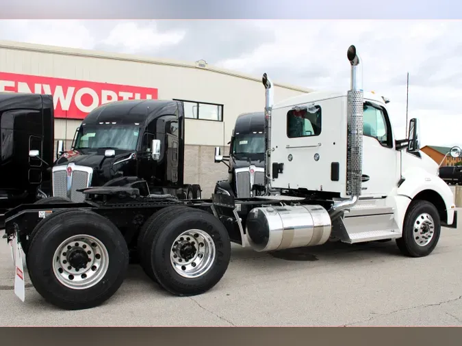 2025 Kenworth T880