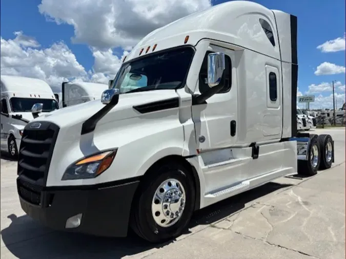 2023 Freightliner Cascadia 126