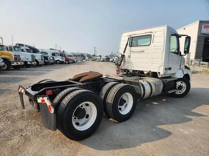 2017 VOLVO VNL64T300