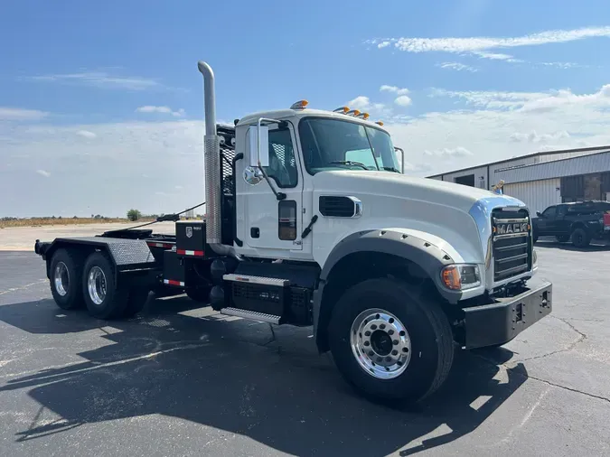 2025 MACK GR64FT