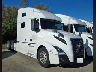 2022 VOLVO VNL64T760