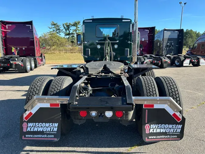 2022 Kenworth W990