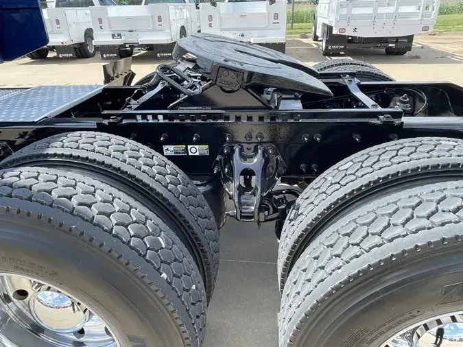 2023 Peterbilt 389