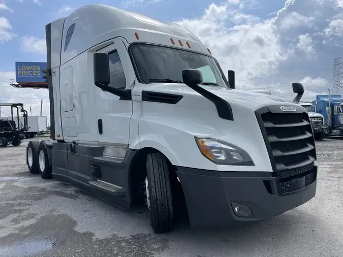 2021 FREIGHTLINER CASCADIA CA126