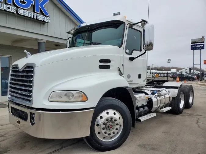 2017 MACK CXU613