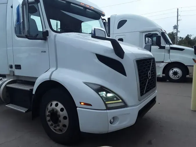 2019 VOLVO VNR42T 300