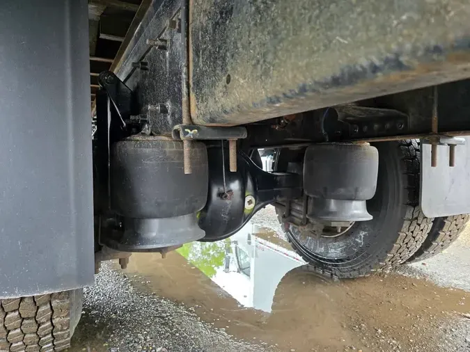 2018 FREIGHTLINER M2 106