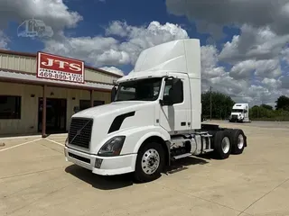 2013 VOLVO VNL64T300