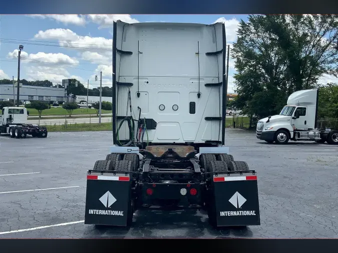 2022 INT LT625 6x4