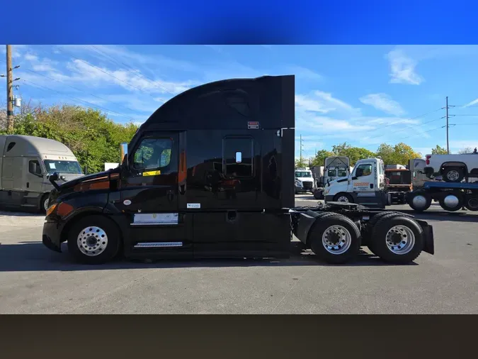 2021 Freightliner Cascadia 126