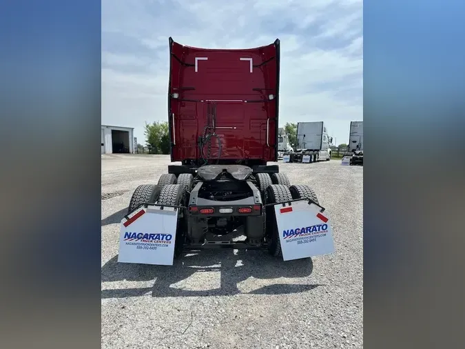 2021 VOLVO VNL64T760