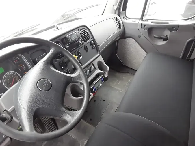 2018 FREIGHTLINER/MERCEDES M2 106