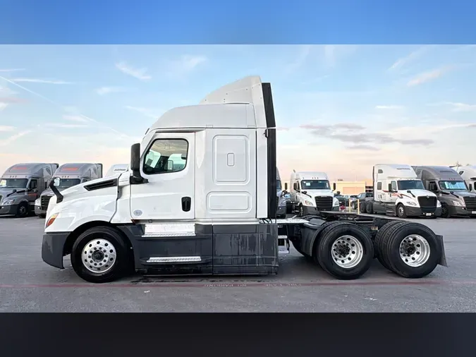 2021 Freightliner Cascadia 126