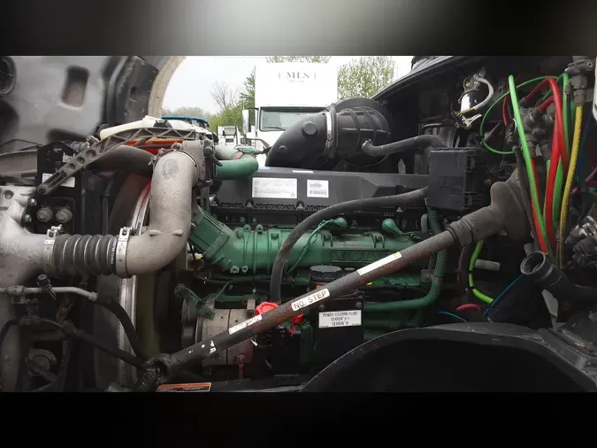 2019 Volvo VNL300