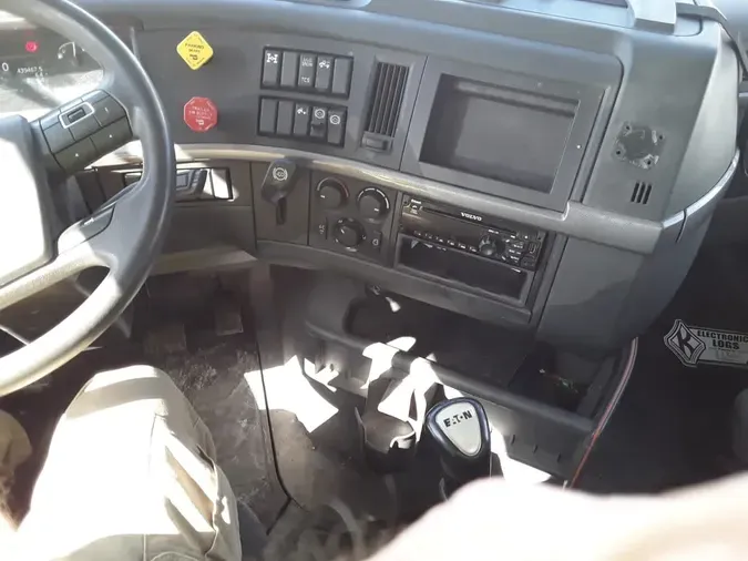 2019 VOLVO VNL64T-300