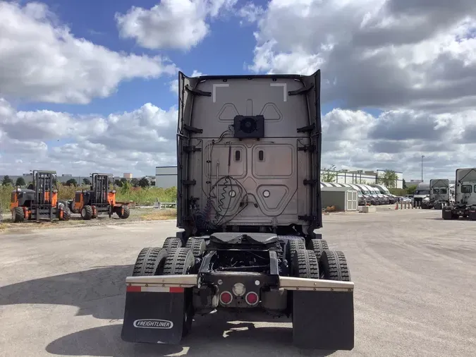 2022 Freightliner Cascadia 126