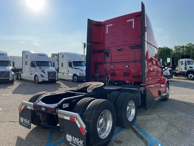 2025 VOLVO VNL64T860
