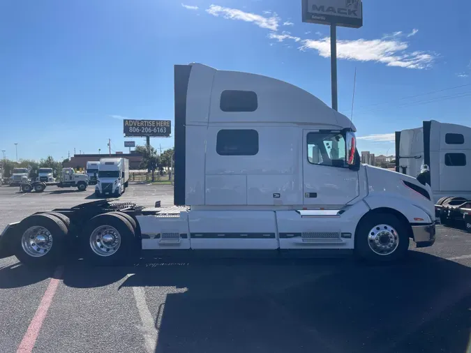 2025 VOLVO VNL64T860